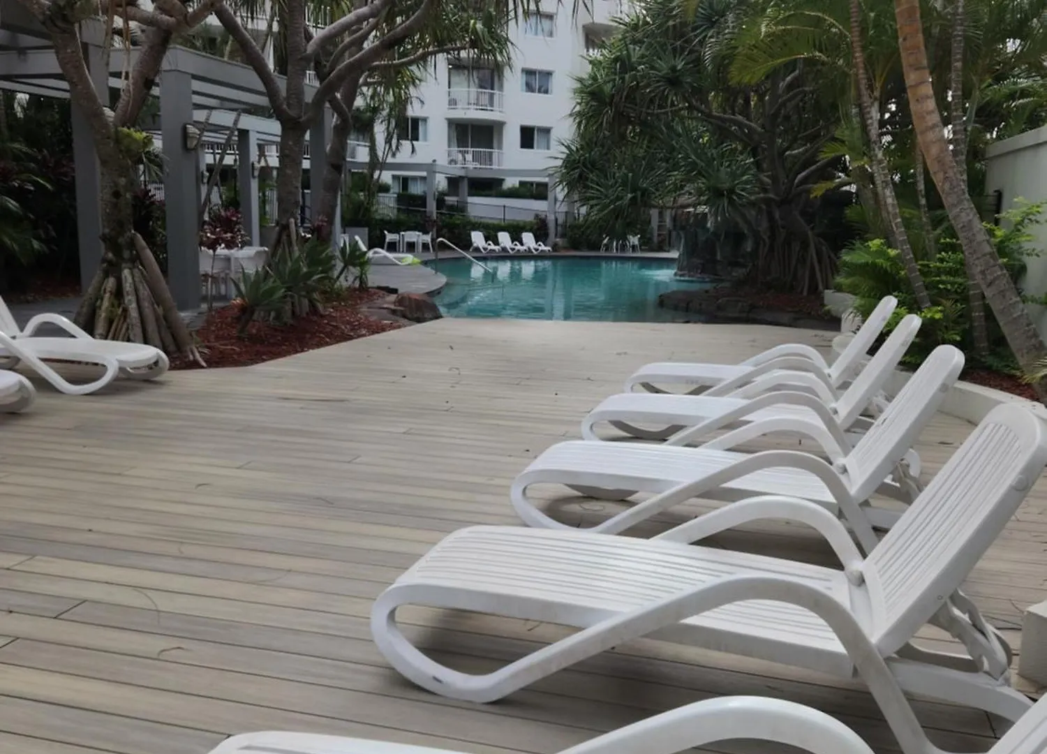 Sun, Surf, Pool Walk To All! Gold Coast Ausztrália