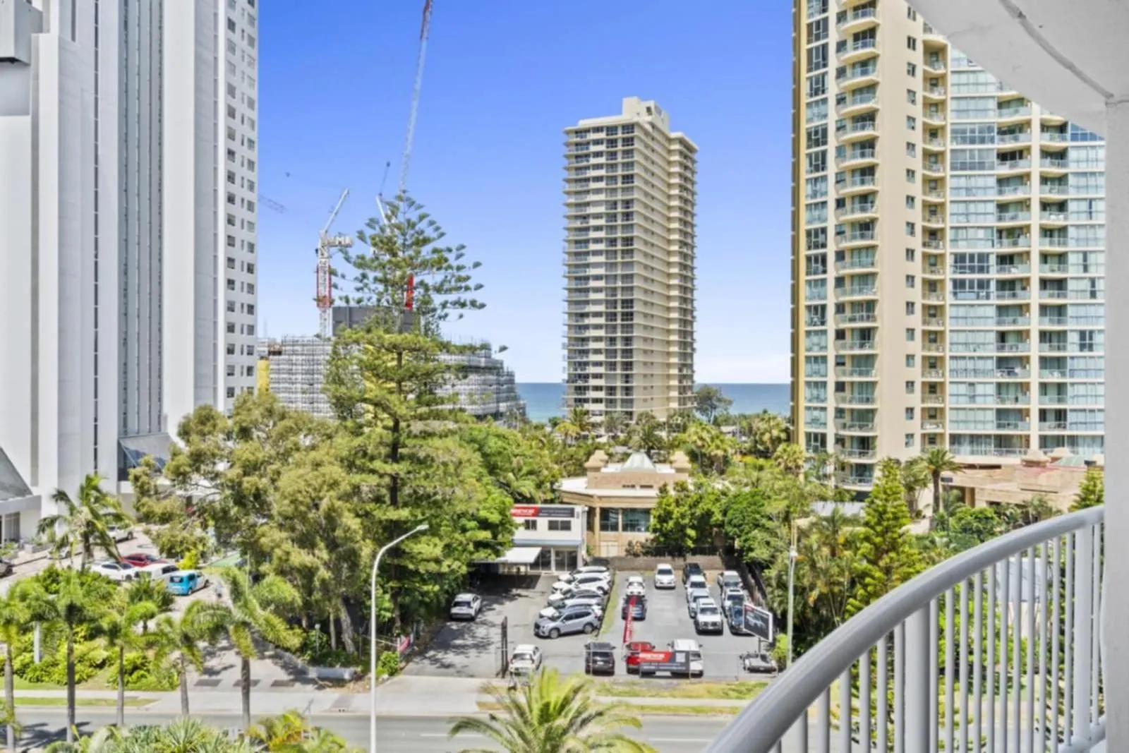 Sun, Surf, Pool Walk To All! Gold Coast